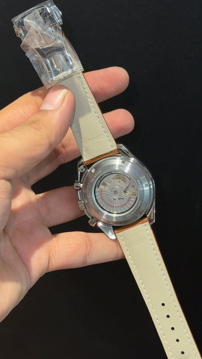 Omega Speedmaster | Black Bezel | Camel Strap | Chrono | light Grey Dial